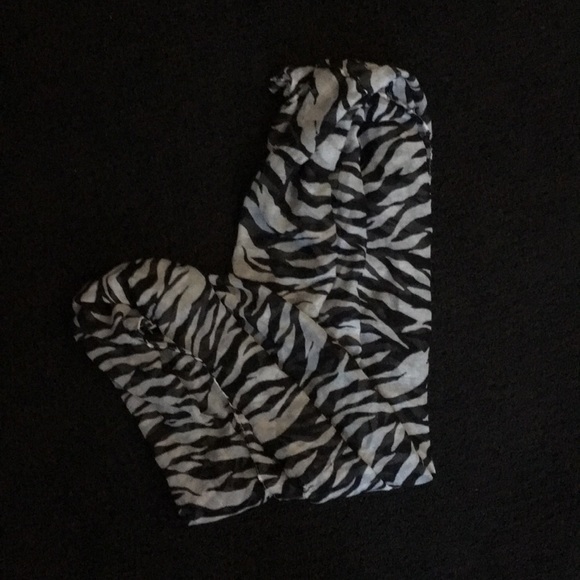⚫️Zebra Infinity Scarf - Picture 9 of 9